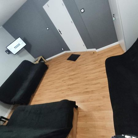 3030 Jana Spychalskiego 32 - Tanie Pokoje W Apartamencie - Samodzielne Zameldowanie - Self Check In Poznaň Exteriér fotografie