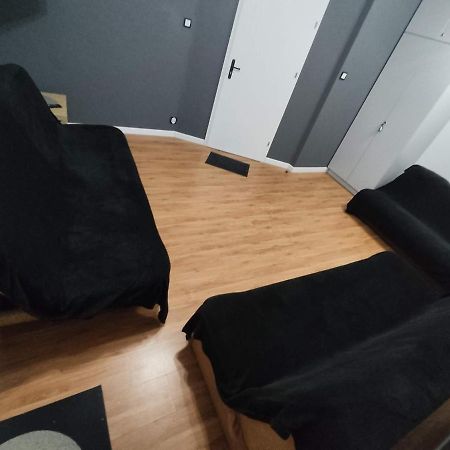 3030 Jana Spychalskiego 32 - Tanie Pokoje W Apartamencie - Samodzielne Zameldowanie - Self Check In Poznaň Exteriér fotografie