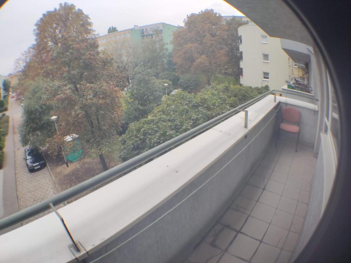 3030 Jana Spychalskiego 32 - Tanie Pokoje W Apartamencie - Samodzielne Zameldowanie - Self Check In Poznaň Exteriér fotografie