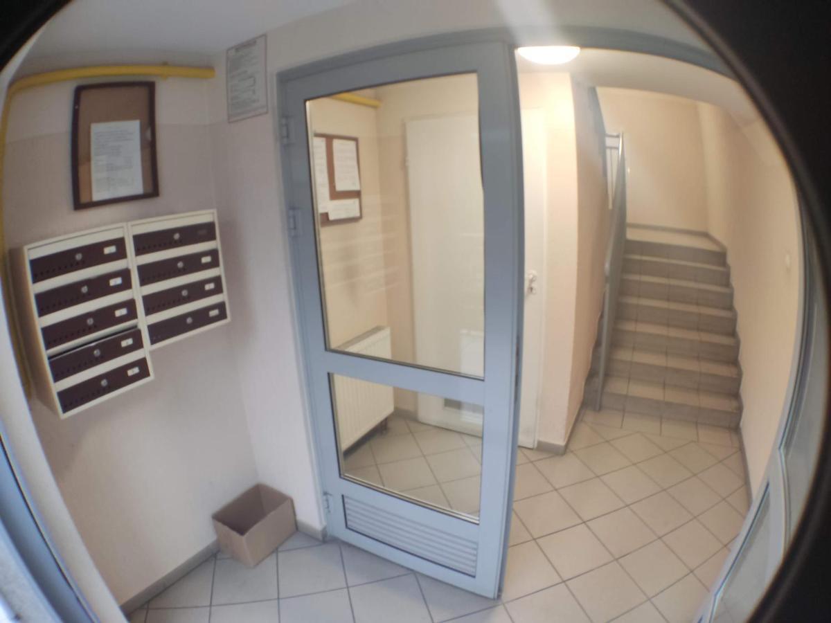 3030 Jana Spychalskiego 32 - Tanie Pokoje W Apartamencie - Samodzielne Zameldowanie - Self Check In Poznaň Exteriér fotografie