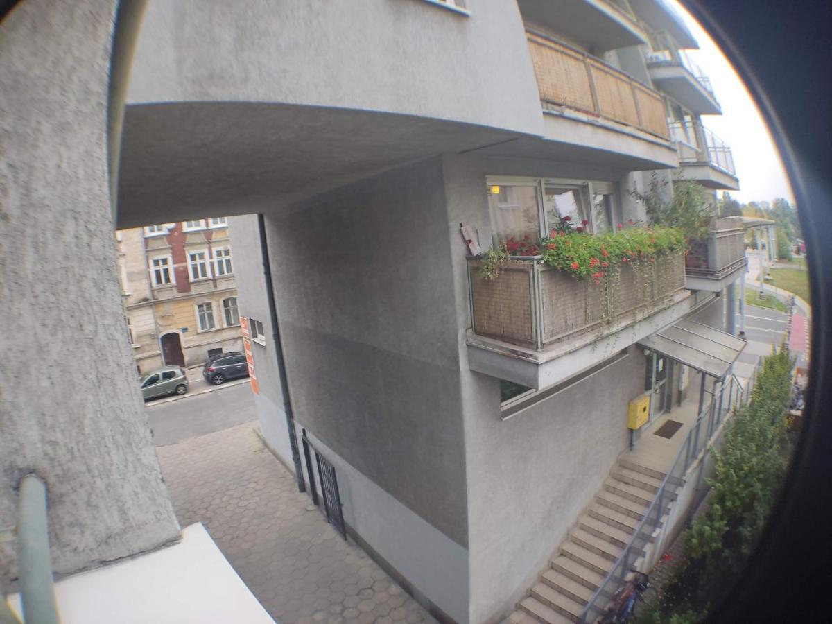 3030 Jana Spychalskiego 32 - Tanie Pokoje W Apartamencie - Samodzielne Zameldowanie - Self Check In Poznaň Exteriér fotografie