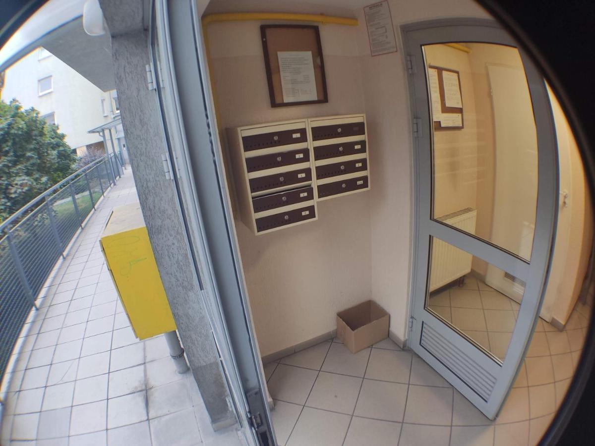3030 Jana Spychalskiego 32 - Tanie Pokoje W Apartamencie - Samodzielne Zameldowanie - Self Check In Poznaň Exteriér fotografie