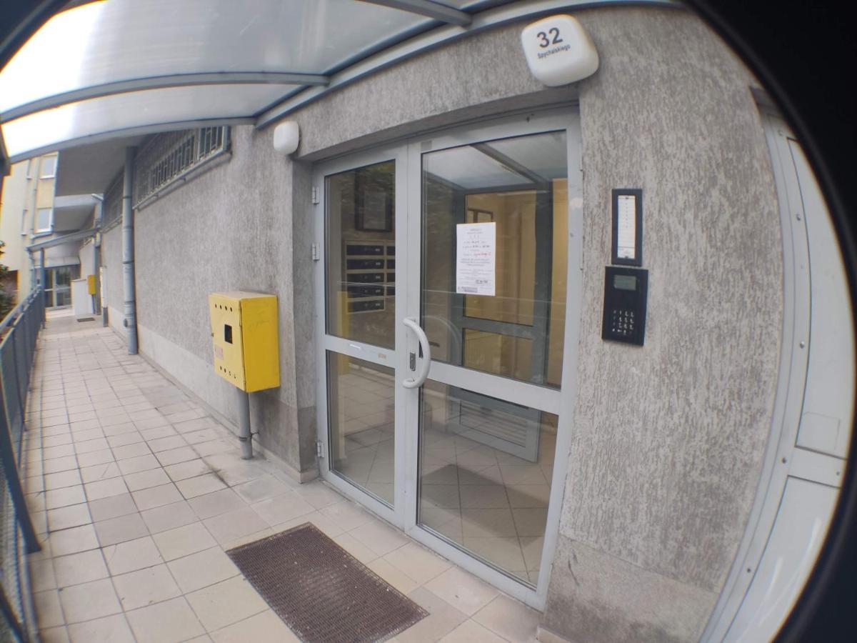 3030 Jana Spychalskiego 32 - Tanie Pokoje W Apartamencie - Samodzielne Zameldowanie - Self Check In Poznaň Exteriér fotografie