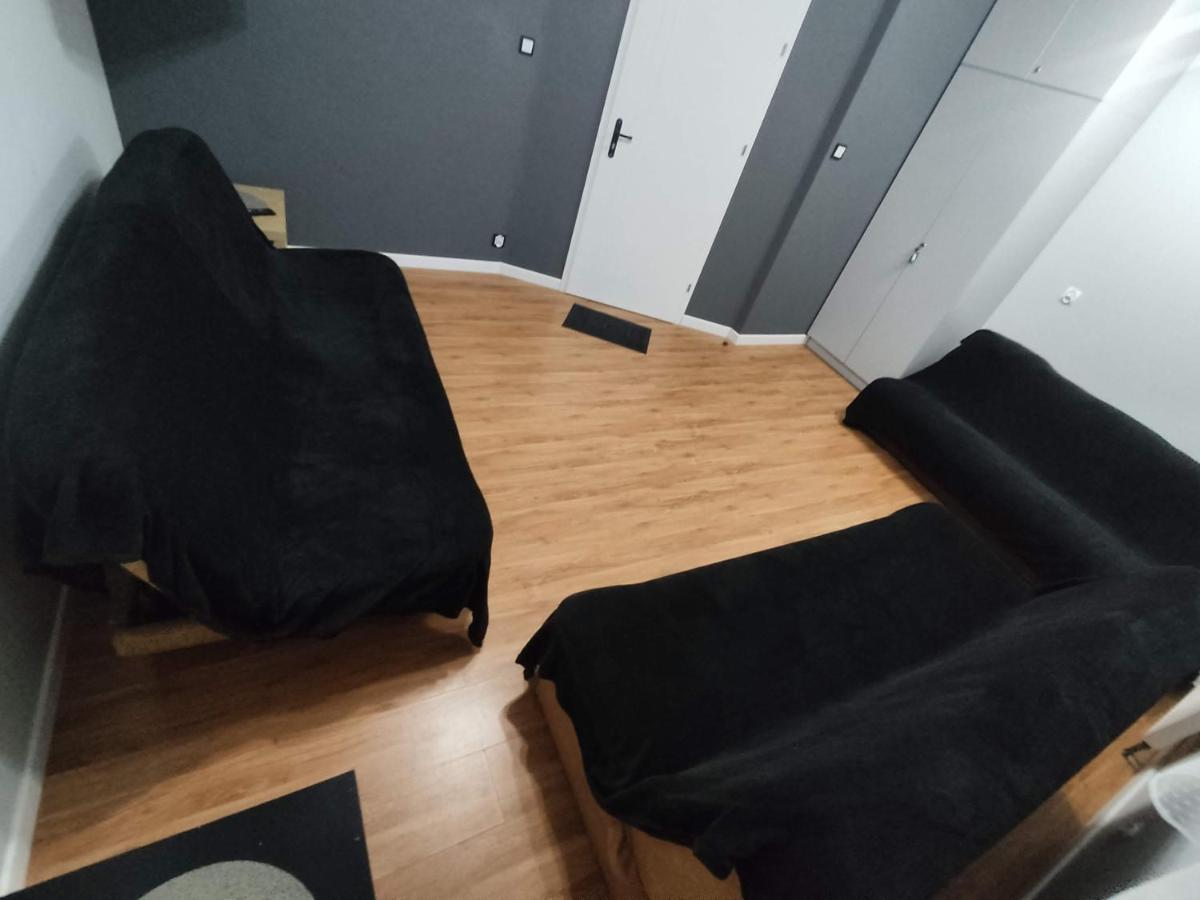 3030 Jana Spychalskiego 32 - Tanie Pokoje W Apartamencie - Samodzielne Zameldowanie - Self Check In Poznaň Exteriér fotografie