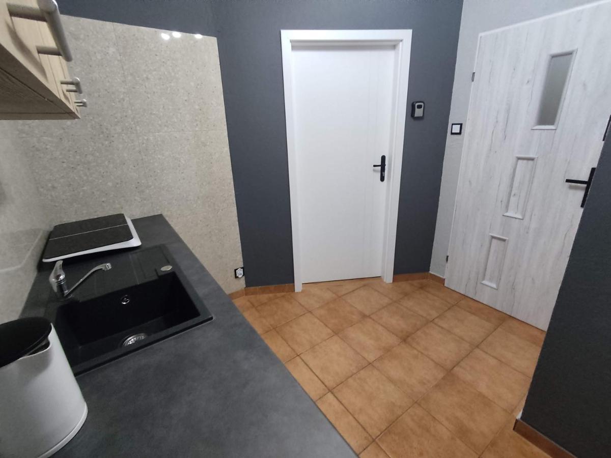 3030 Jana Spychalskiego 32 - Tanie Pokoje W Apartamencie - Samodzielne Zameldowanie - Self Check In Poznaň Exteriér fotografie