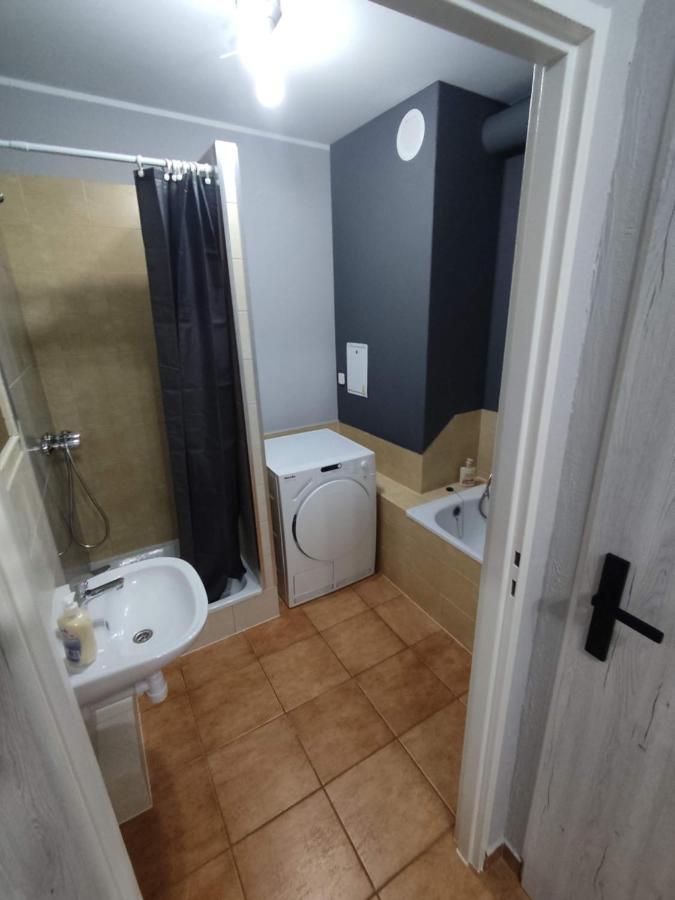 3030 Jana Spychalskiego 32 - Tanie Pokoje W Apartamencie - Samodzielne Zameldowanie - Self Check In Poznaň Exteriér fotografie
