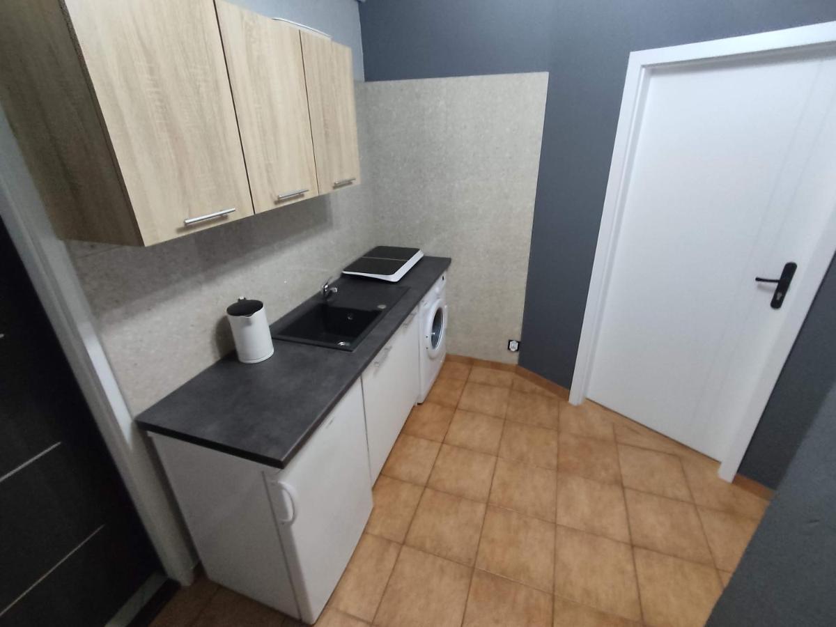 3030 Jana Spychalskiego 32 - Tanie Pokoje W Apartamencie - Samodzielne Zameldowanie - Self Check In Poznaň Exteriér fotografie