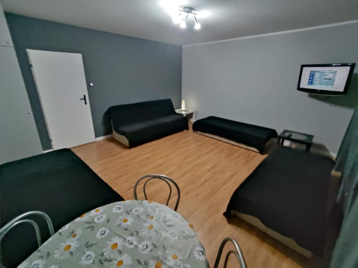 3030 Jana Spychalskiego 32 - Tanie Pokoje W Apartamencie - Samodzielne Zameldowanie - Self Check In Poznaň Exteriér fotografie